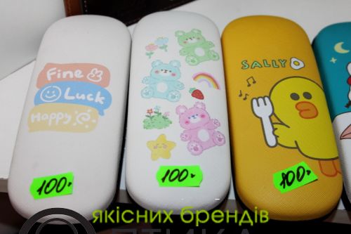 Дитячі футляри для окулярів в асортименті